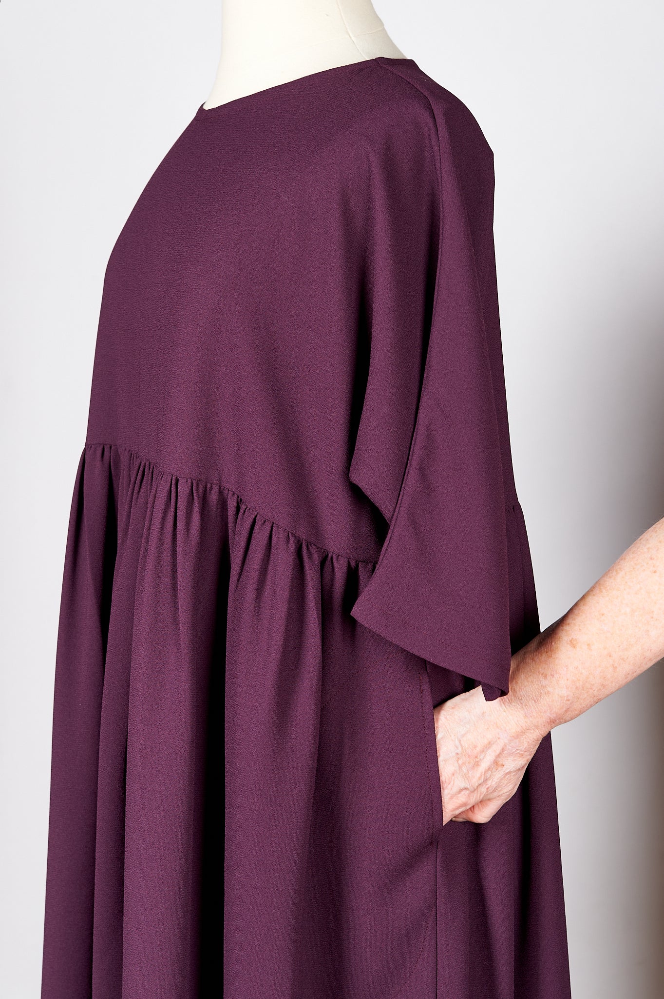 Nicola : Plum Crepe