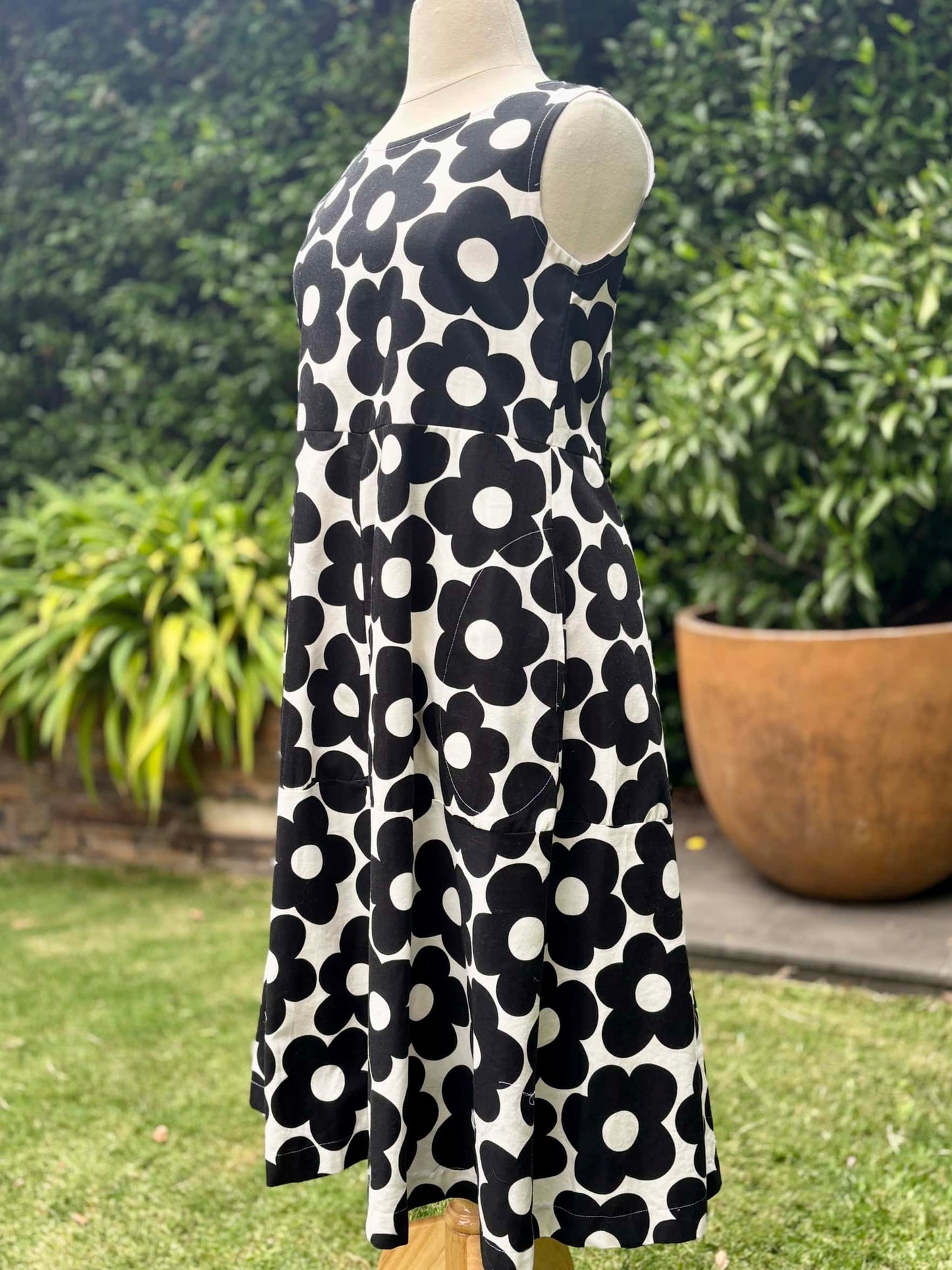 Frankie Dress : black & white floral