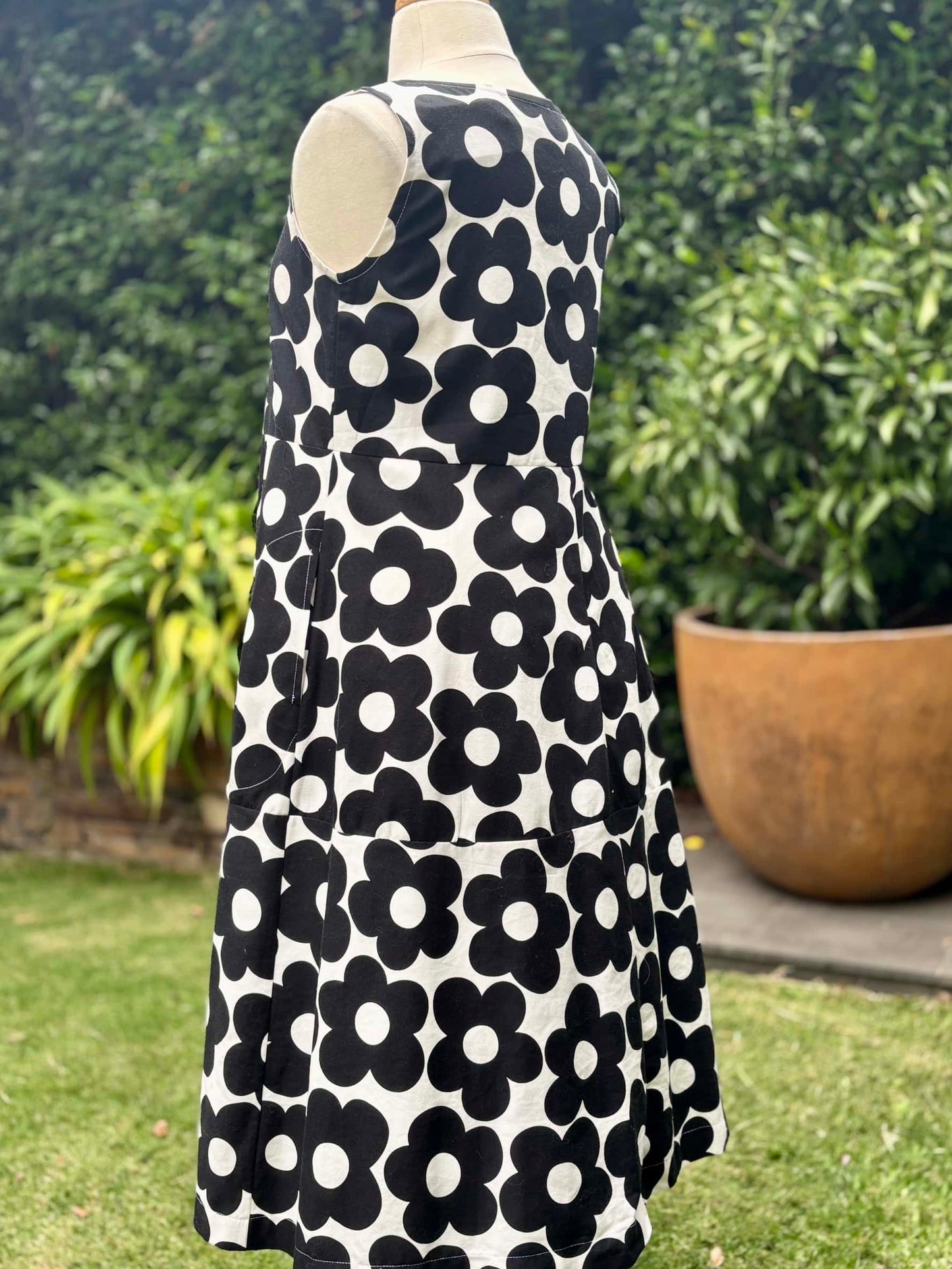 Frankie Dress : black & white floral