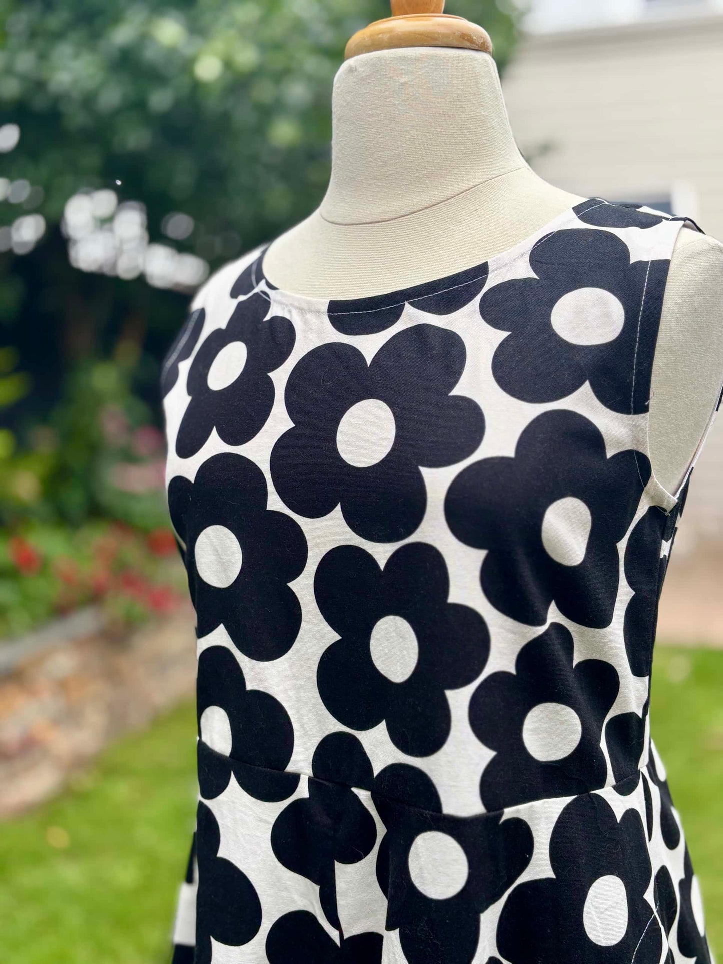 Frankie Dress : black & white floral