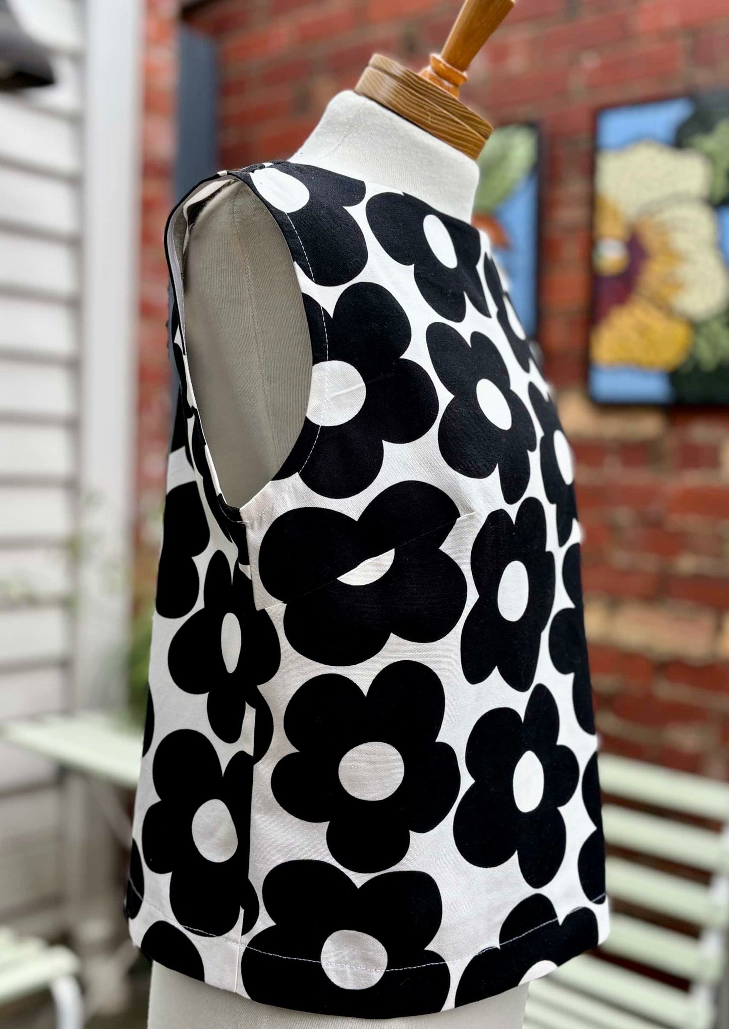 Elliott Top | Black & White Flowers