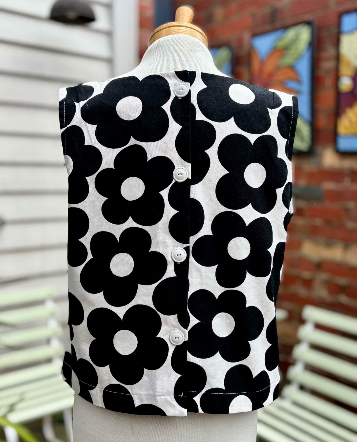 Elliott Top | Black & White Flowers