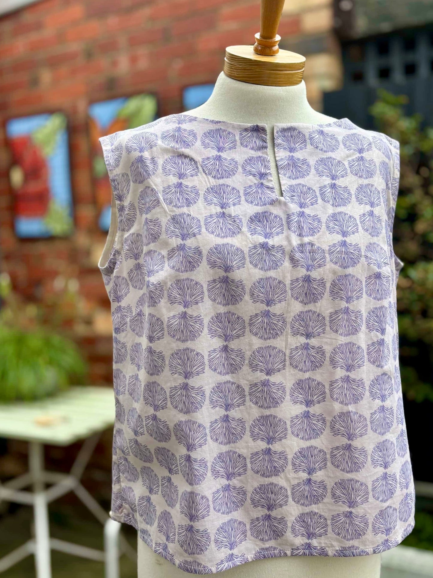 Elliott Top : Mauve Graphics
