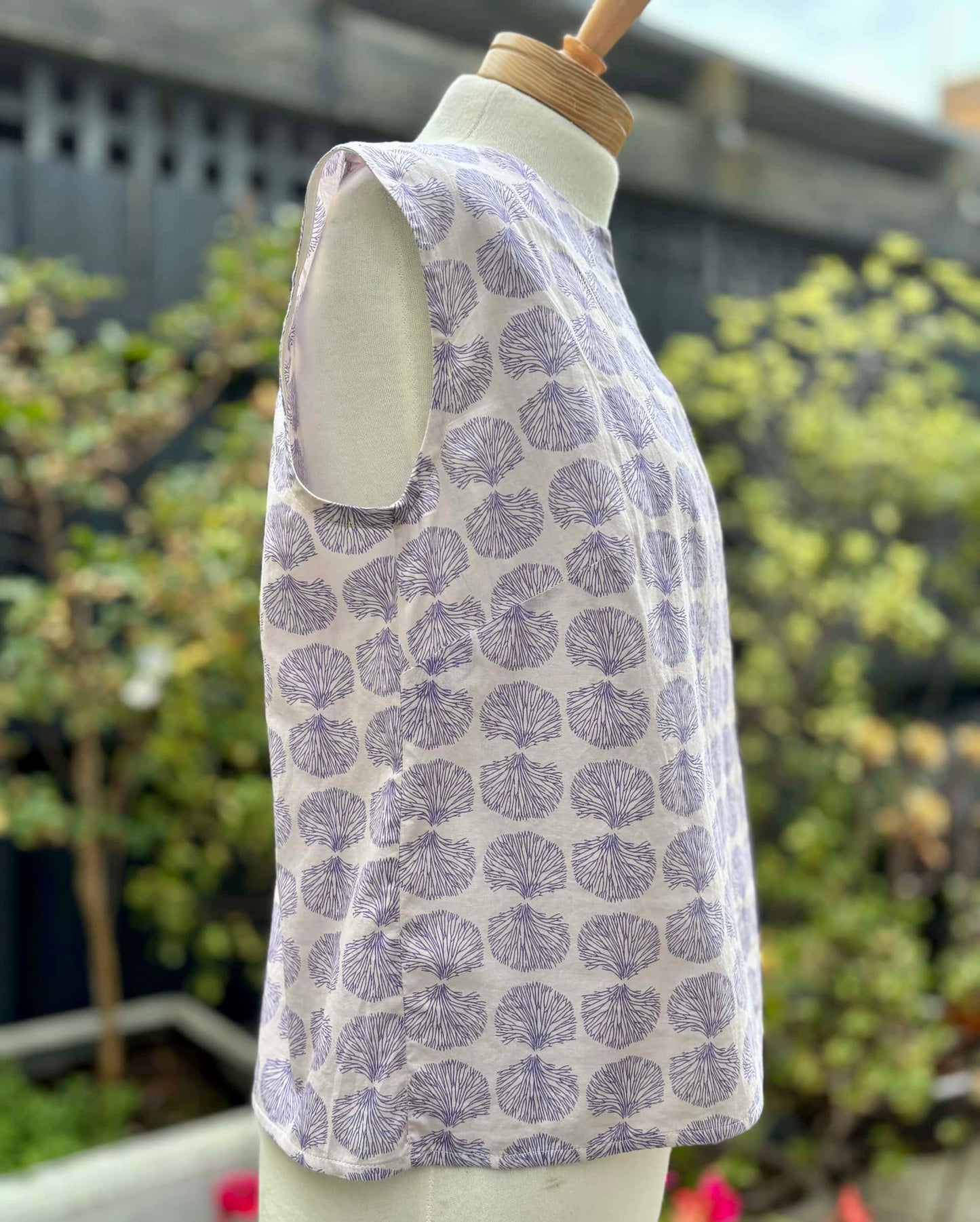 Elliott Top : Mauve Graphics