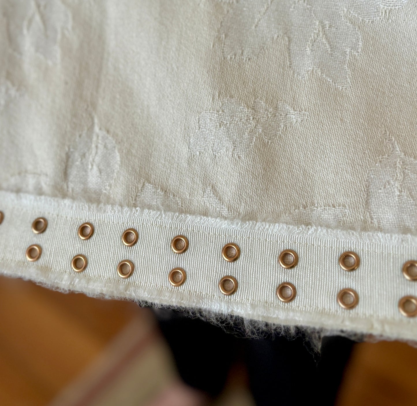 Alexa | Winter White Damask